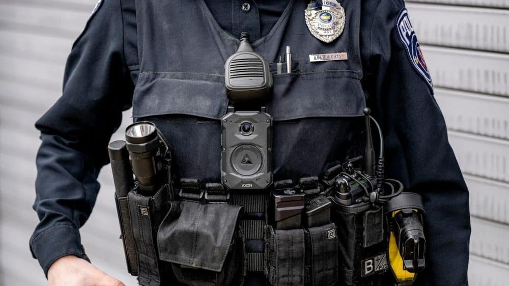 axon-body-worn-qufa2h.jpg